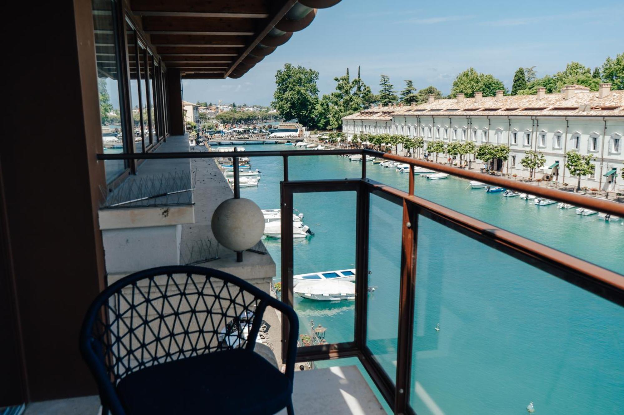C House Rooms Lake Peschiera del Garda Exterior foto