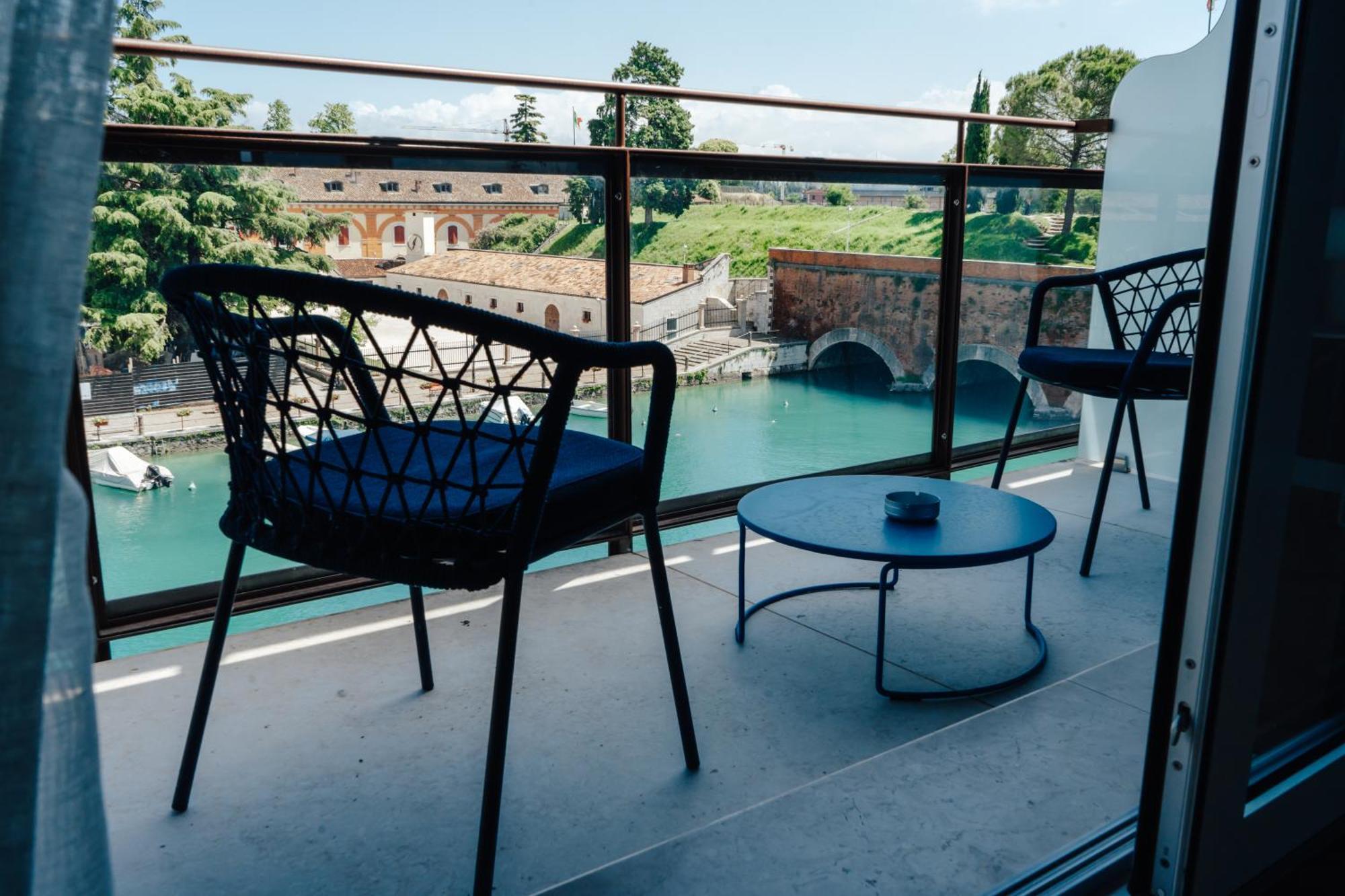 C House Rooms Lake Peschiera del Garda Exterior foto