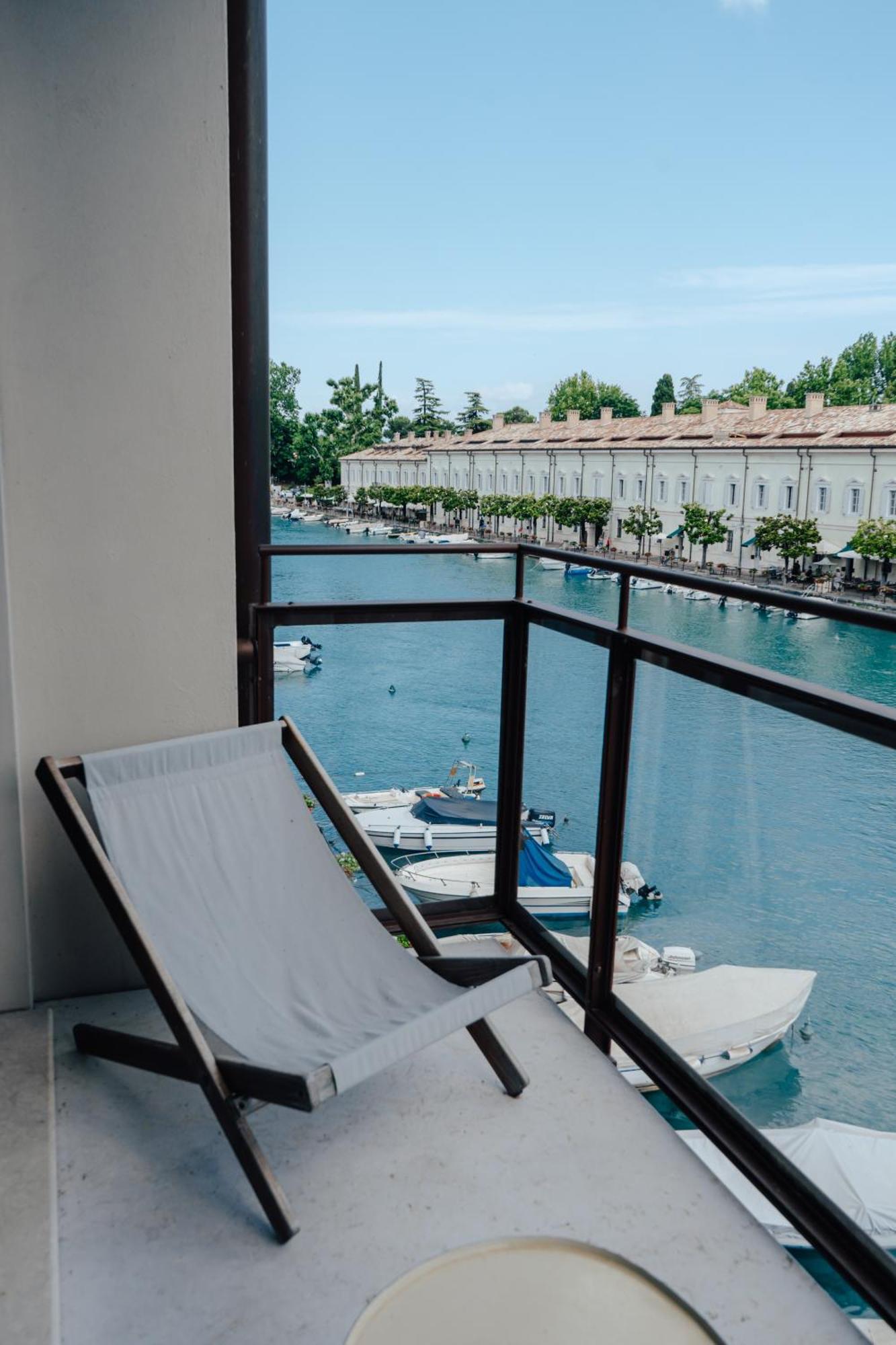 C House Rooms Lake Peschiera del Garda Exterior foto