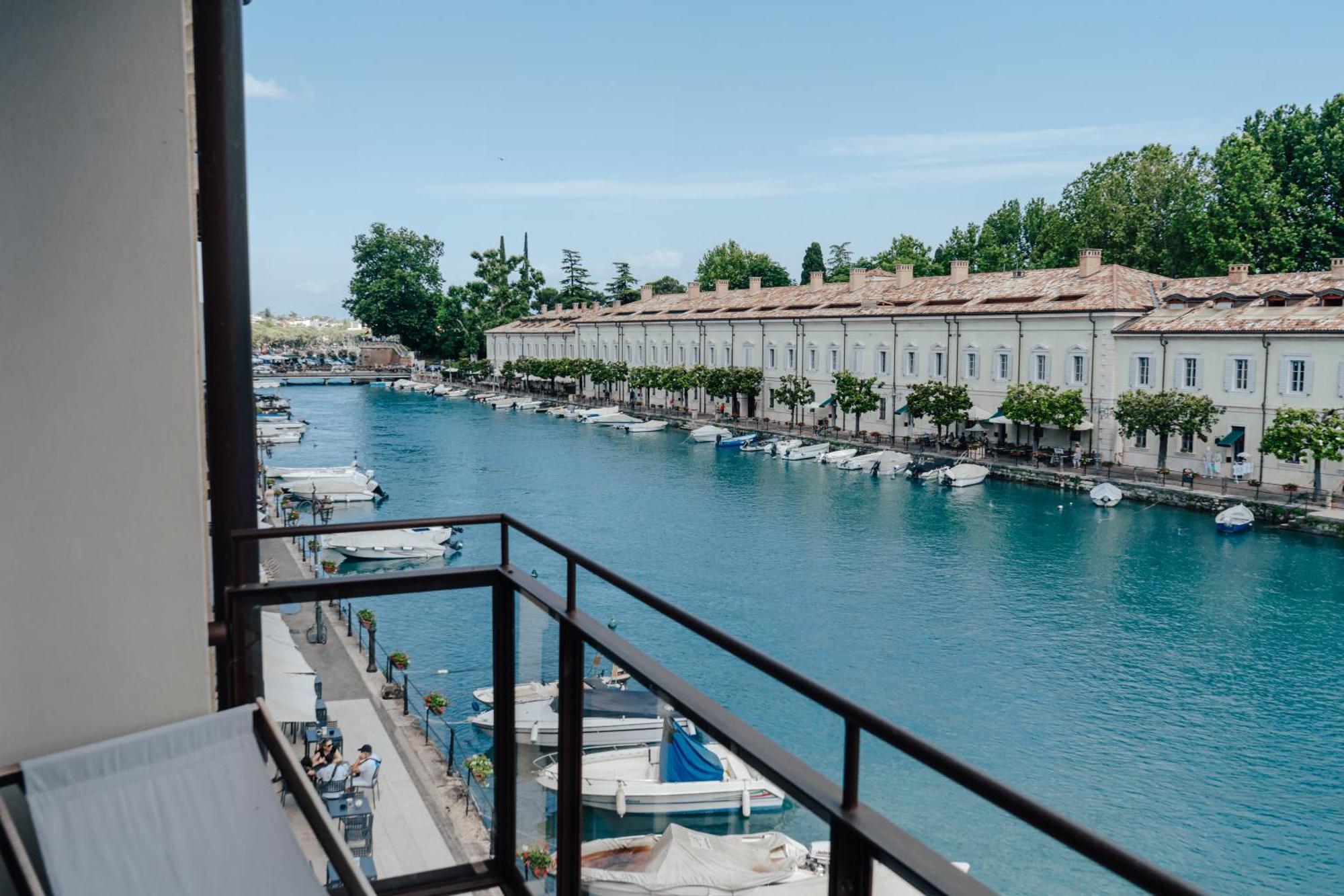 C House Rooms Lake Peschiera del Garda Exterior foto