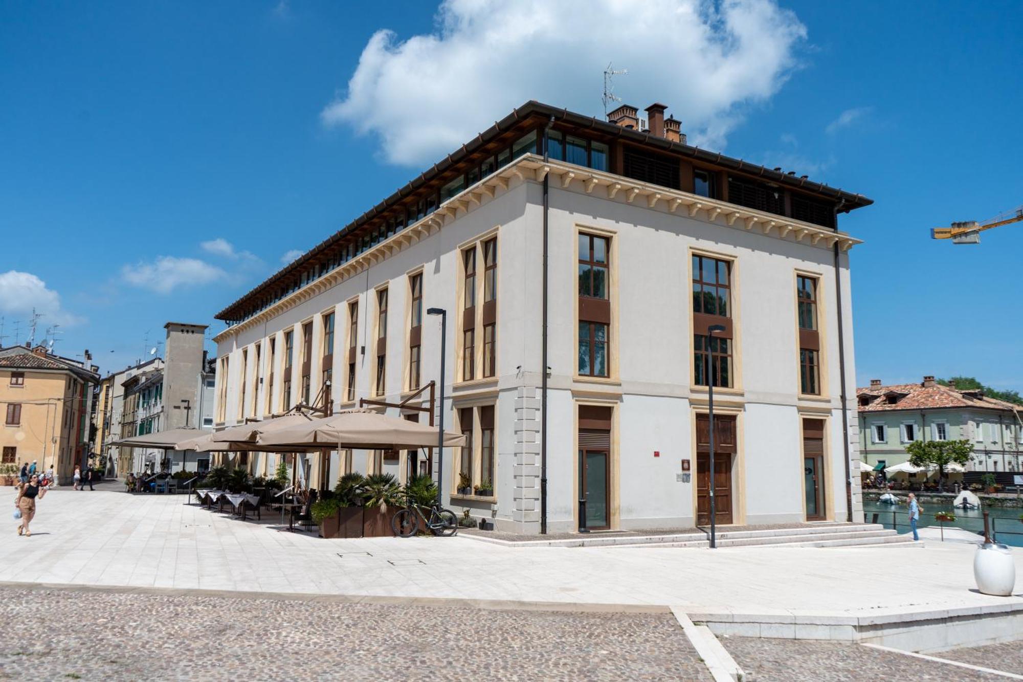C House Rooms Lake Peschiera del Garda Exterior foto