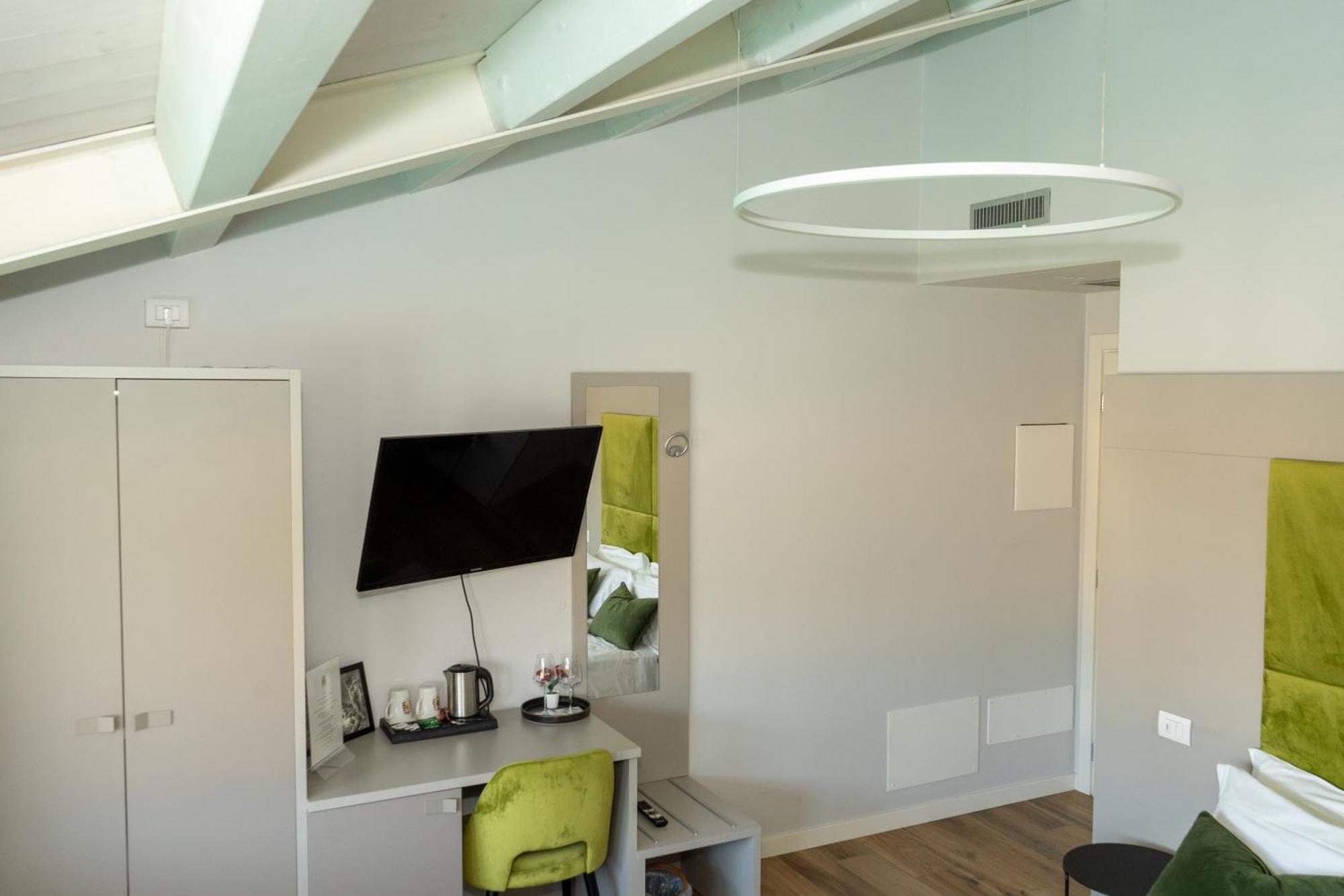 C House Rooms Lake Peschiera del Garda Exterior foto
