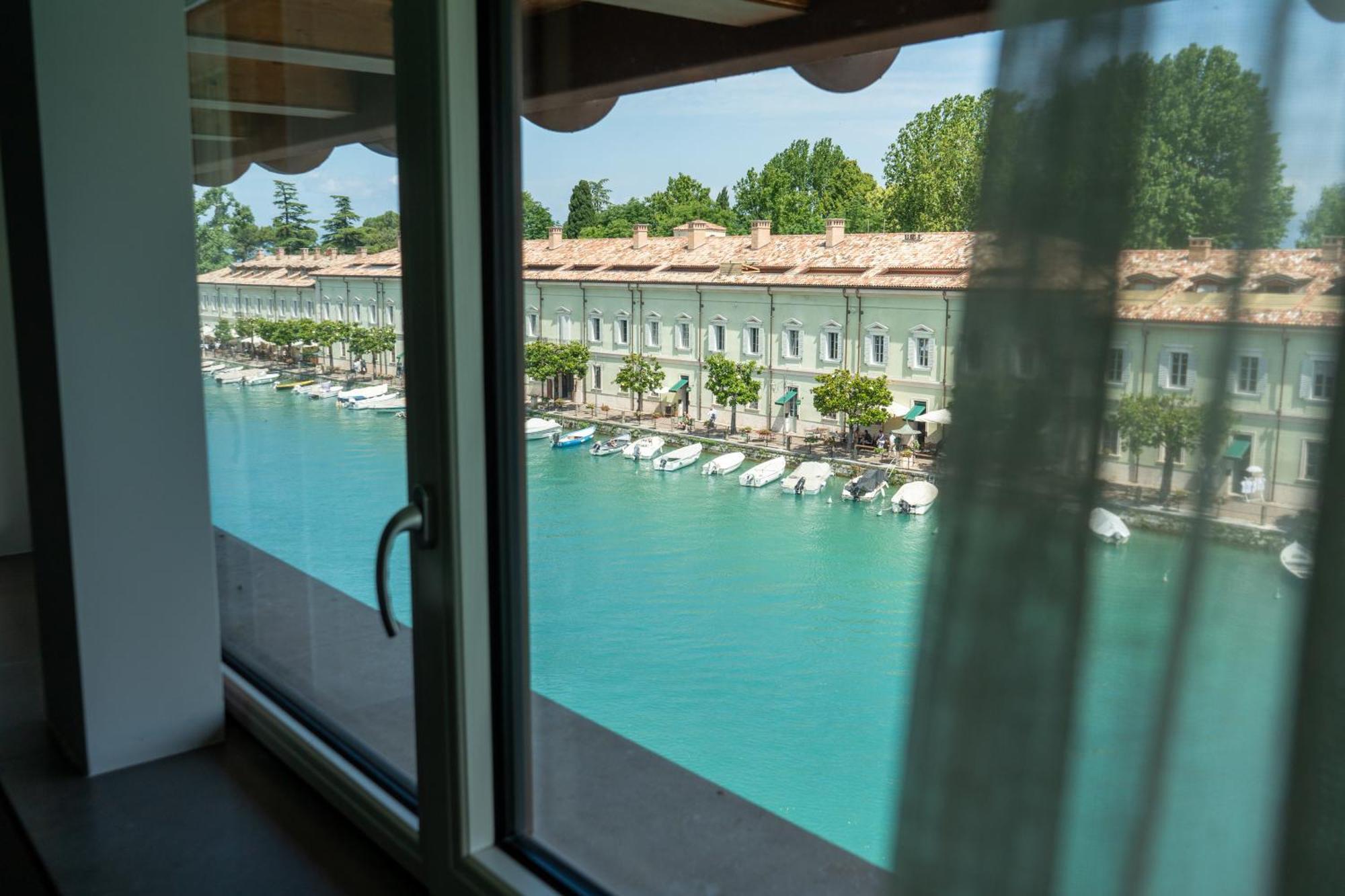 C House Rooms Lake Peschiera del Garda Exterior foto