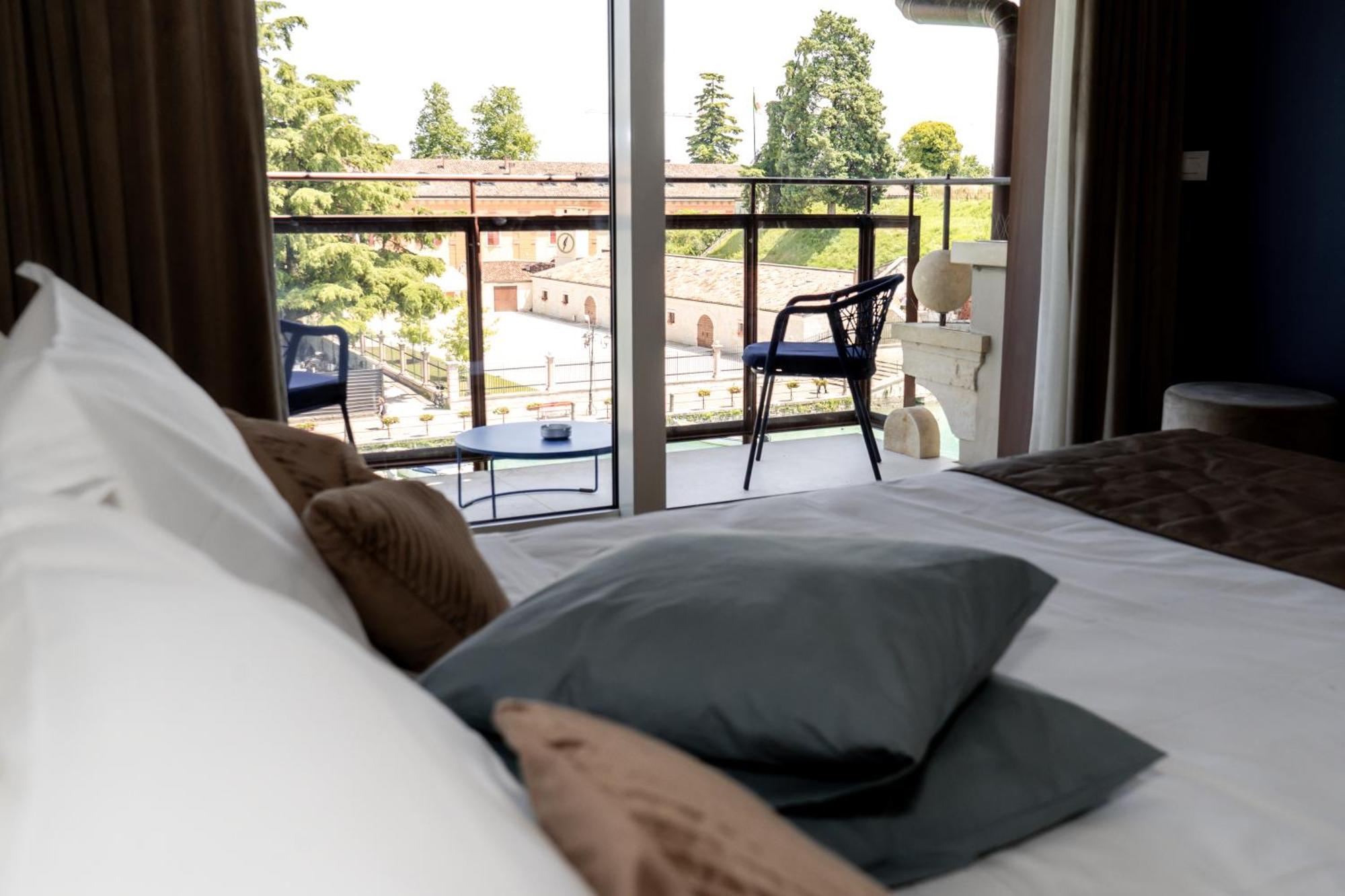 C House Rooms Lake Peschiera del Garda Exterior foto