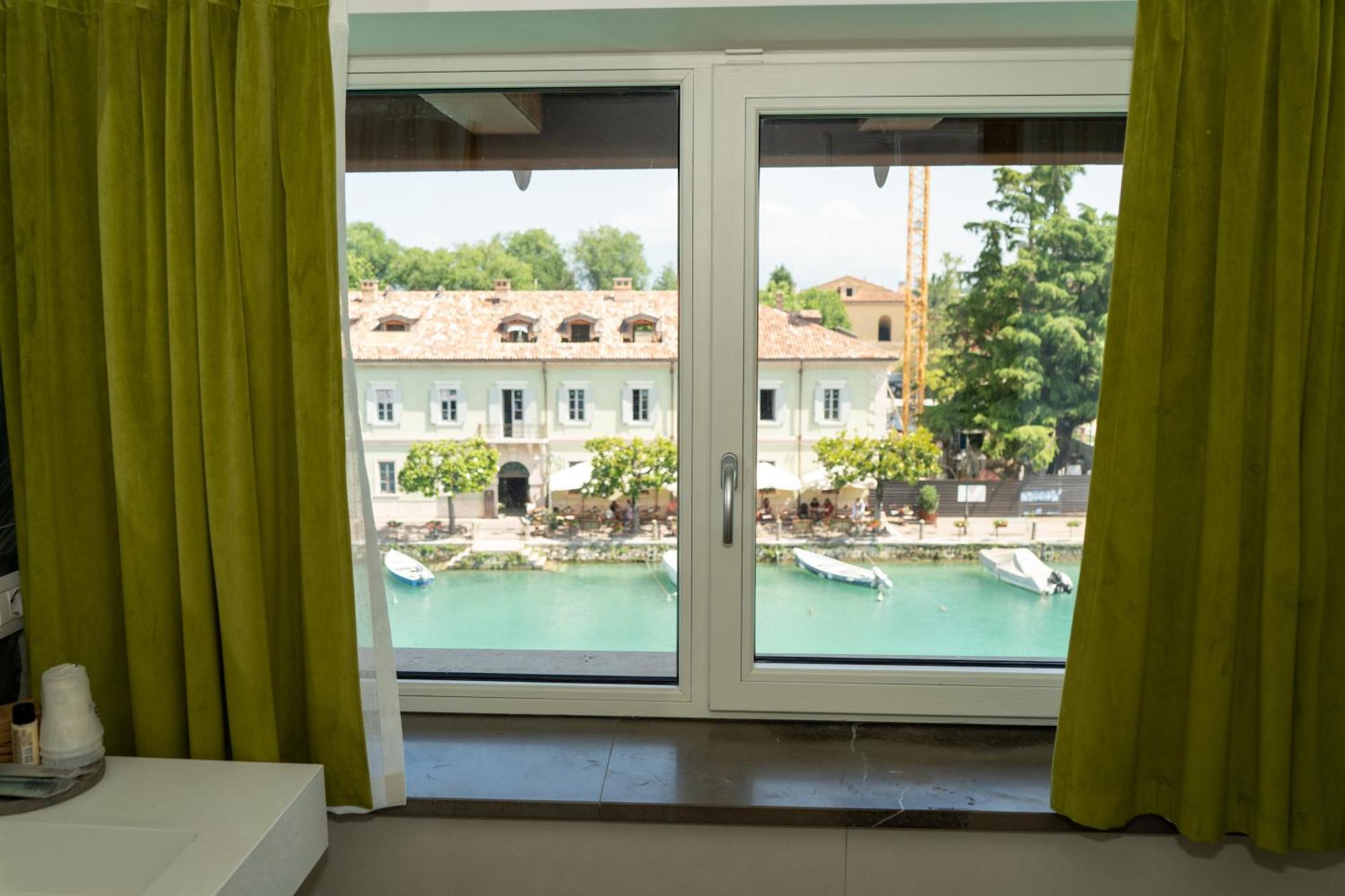 C House Rooms Lake Peschiera del Garda Exterior foto