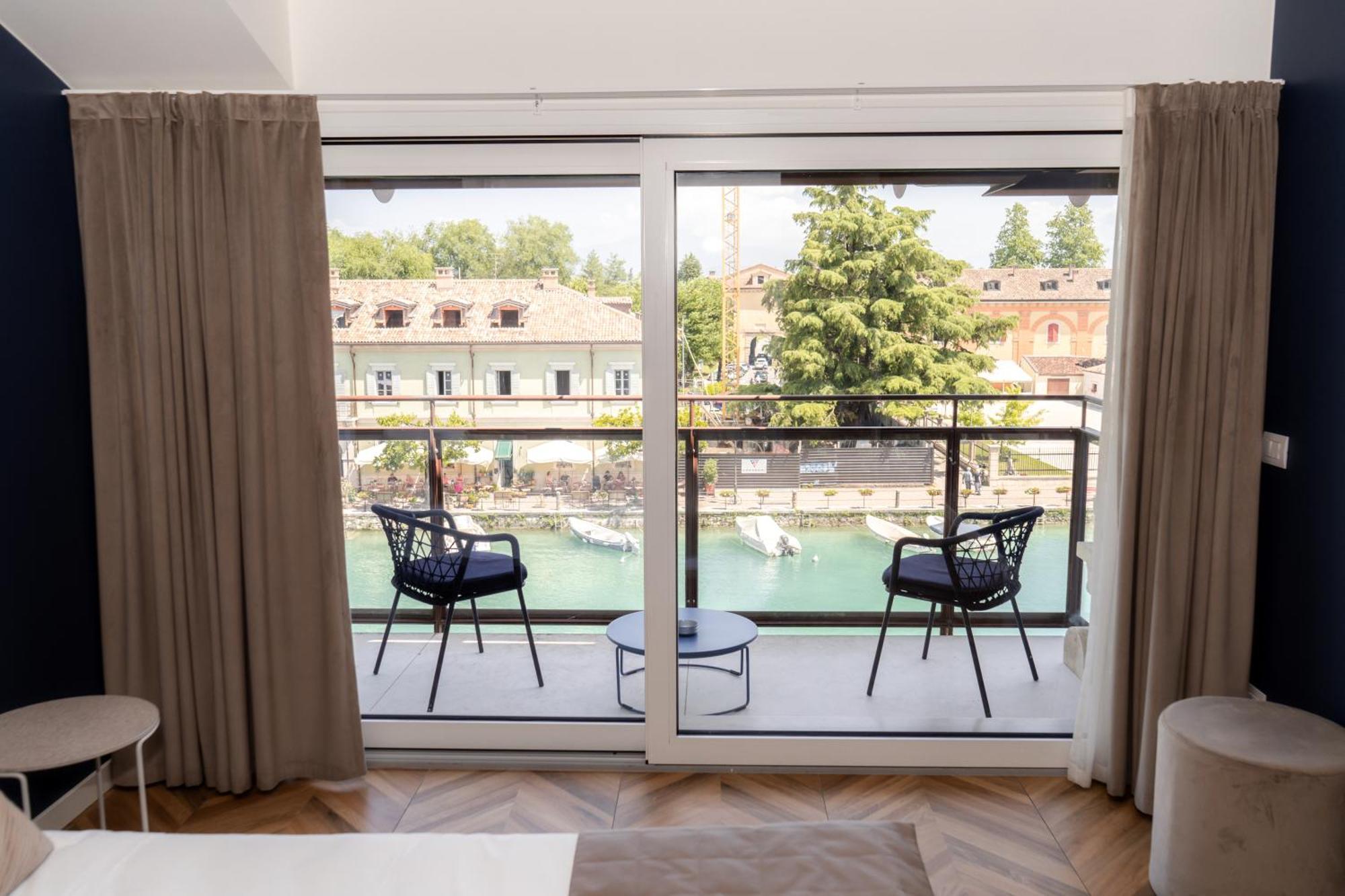 C House Rooms Lake Peschiera del Garda Exterior foto